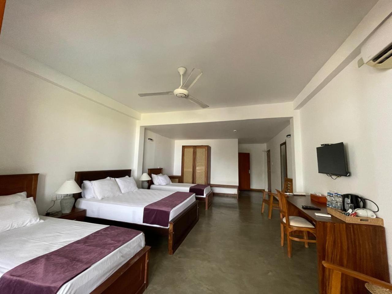 Tantalize Beach Hikkaduwa Exterior foto