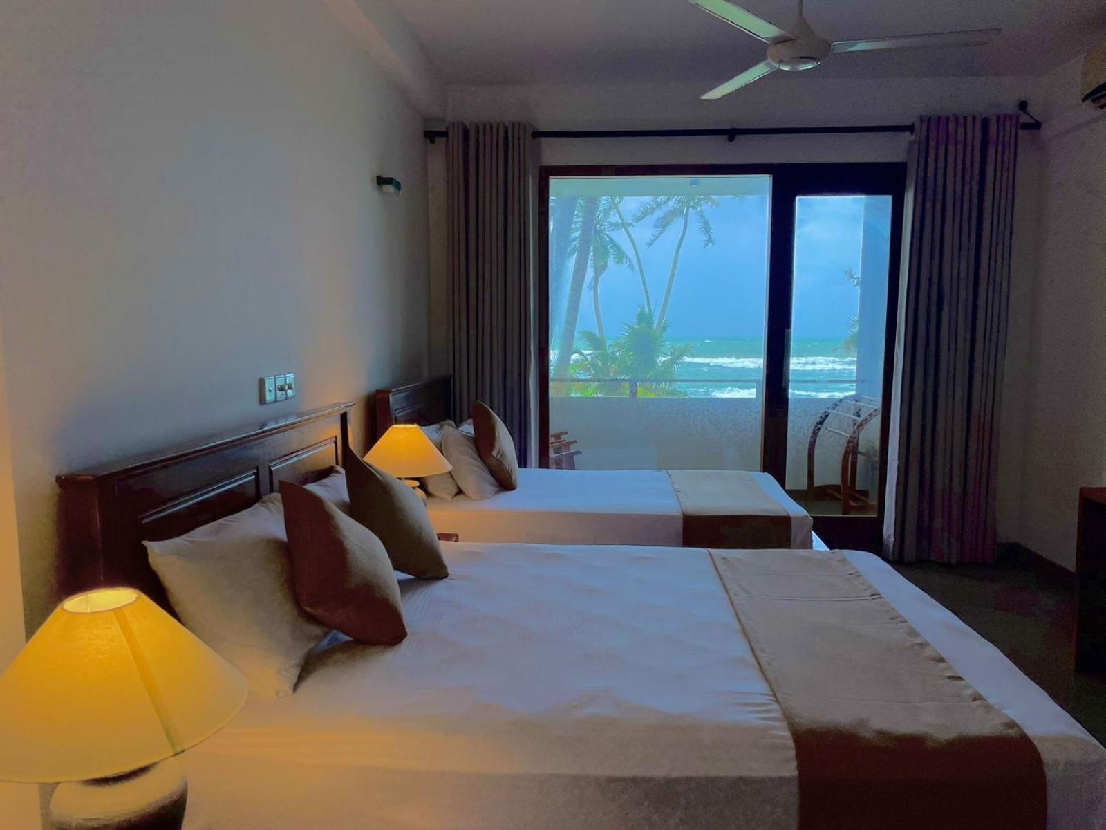 Tantalize Beach Hikkaduwa Exterior foto